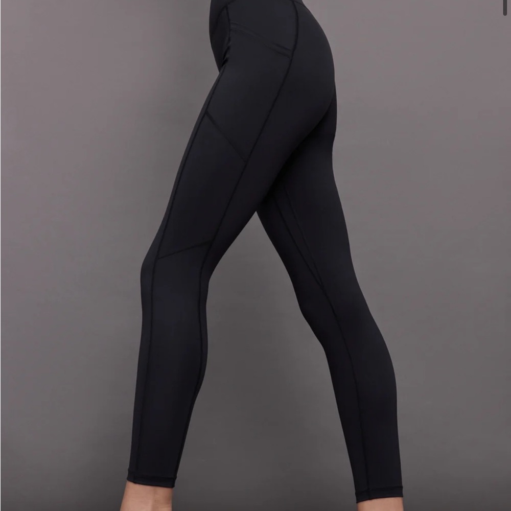 BANDIER & WSLY Center Stage Pocket Legging - Picture 3 of 7